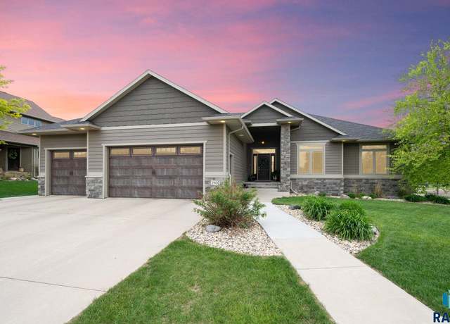Property at 2900 W Stratton St, Sioux Falls, SD 57108, 5 beds, 3 baths