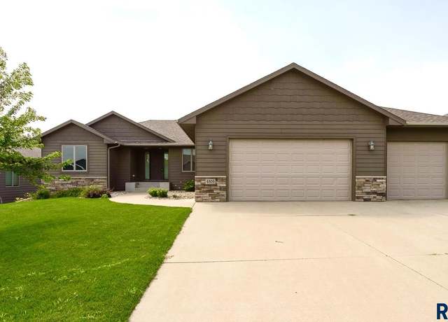 Property at 4305 S Alpine Ave, Sioux Falls, SD 57110, 5 beds, 3 baths