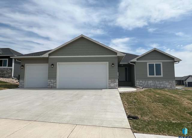 Property at 2912 S Maplewood Ave, Sioux Falls, SD 57110, 4 beds, 3 baths