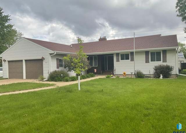 Property at 501 E 4th St, Parker, SD 57053, 3 beds, 2 baths
