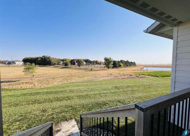 Property at 910 Johnson Creek Ct, Harrisburg, SD 57032, 5 beds, 3 baths