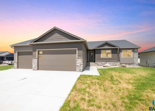 Property at 5300 E 64th St, Sioux Falls, SD 57108, 5 beds, 3 baths