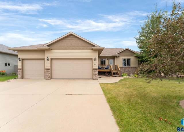 Property at 501 Taylor Dr, Tea, SD 57064, 5 beds, 3 baths