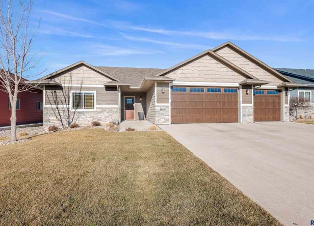Property at 4908 E Cattail Dr, Sioux Falls, SD 57110, 2 beds, 2 baths