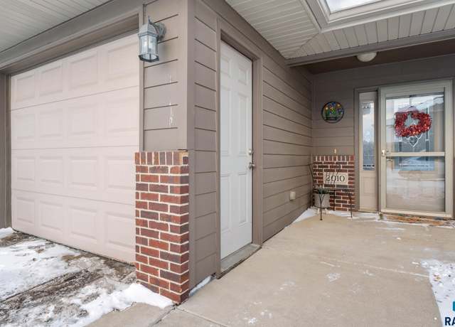 Property at 2010 S Barret Pl, Sioux Falls, SD 57106, 2 beds, 1 bath
