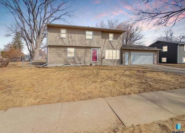 Property at 3900 E 21st St, Sioux Falls, SD 57103, 4 beds, 1.5 baths