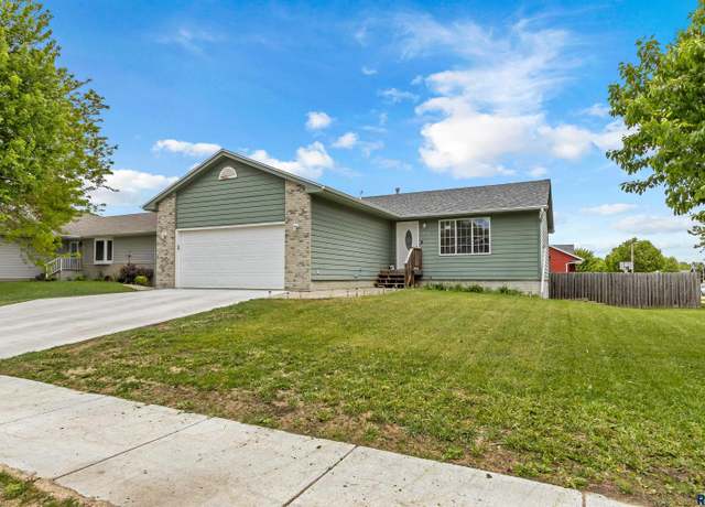 Property at 618 Perry Ln, Harrisburg, SD 57032, 4 beds, 3 baths