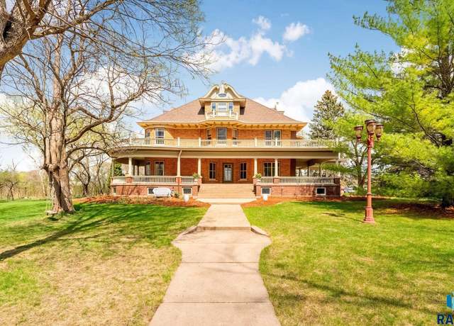 Property at 903 N Dakota St, Canton, SD 57013, 6 beds, 3 baths