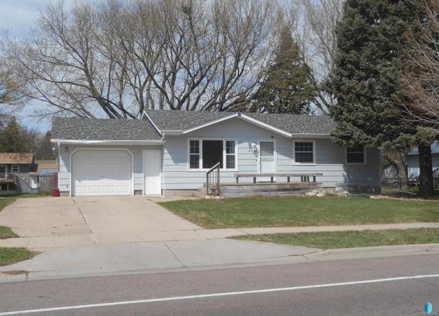 Property at 4105 Holbrook Ave, Sioux Falls, SD 57106, 5 beds, 2 baths