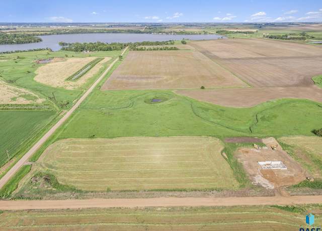 Property at 2008 Harvest Creek Ln Unit L1, Madison, SD 57042