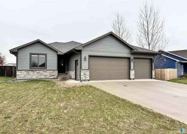 Property at 504 Cedar Dr, Harrisburg, SD 57032, 4 beds, 3 baths