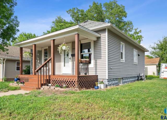 Property at 1100 N Dakota Ave, Sioux Falls, SD 57104, 2 beds, 1 bath