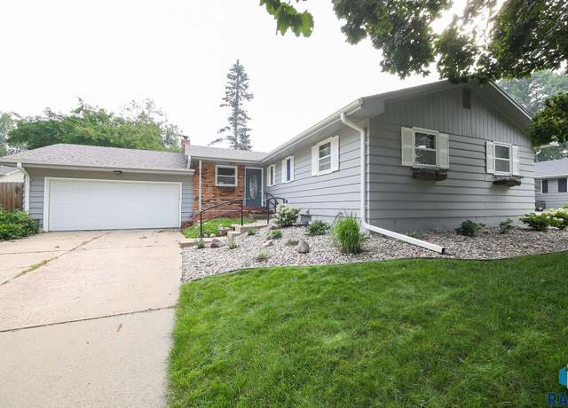 Property at 2604 W 31st St, Sioux Falls, SD 57105, 4 beds, 3 baths