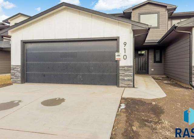 Property at 920 E Wayne Pl, Tea, SD 57064, 3 beds, 2.5 baths