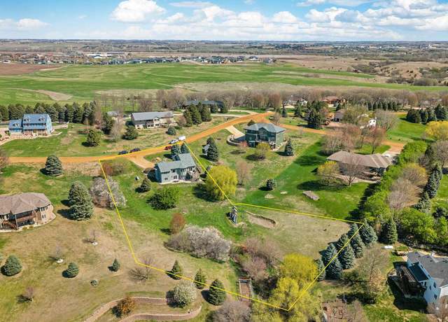 Property at 8409 Sunset Cir, Brandon, SD 57005, 4 beds, 3 baths