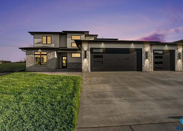 Property at 905 N Sylvan Dr, Sioux Falls, SD 57110, 4 beds, 2.5 baths