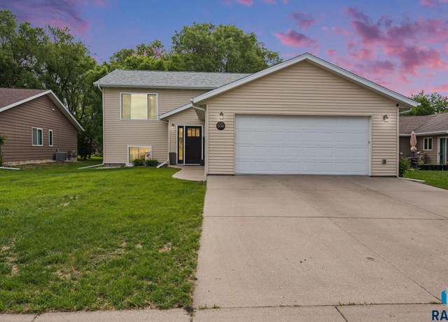 Property at 506 Silver Creek Cir, Madison, SD 57042, 4 beds, 2 baths