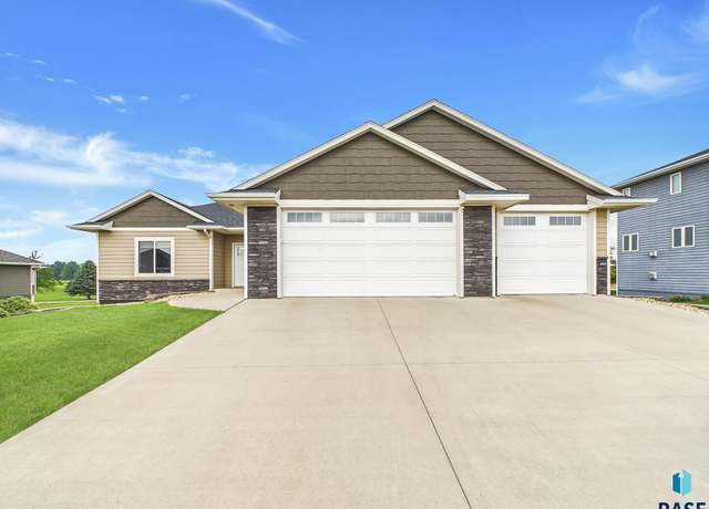 Property at 1011 Sandtrap Cir, Dell Rapids, SD 57022, 4 beds, 3 baths