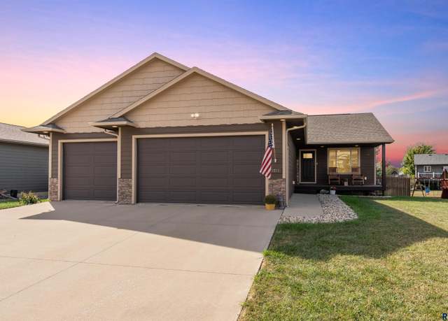 Property at 5805 N Sand Ave, Sioux Falls, SD 57104, 4 beds, 2 baths