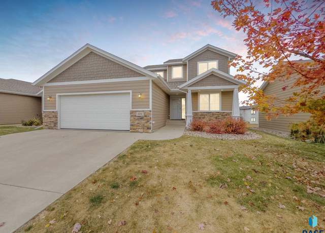 Property at 204 E 81st Pl, Sioux Falls, SD 57108, 5 beds, 4 baths