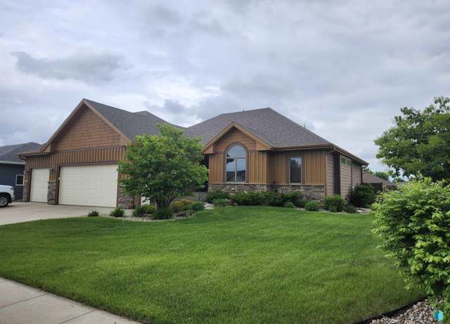 Property at 3029 W 90th St, Sioux Falls, SD 57108, 4 beds, 3.5 baths