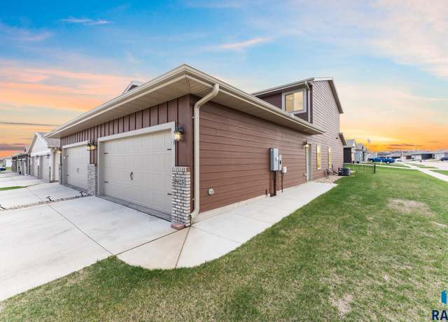 Property at 9625 W Broek Dr, Sioux Falls, SD 57106, 3 beds, 2.5 baths