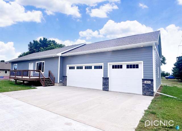 Property at 415 N Elm St, Lennox, SD 57039, 3 beds, 2 baths