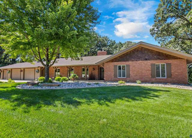 Property at 1004 E Tomar Rd, Sioux Falls, SD 57105, 3 beds, 3.5 baths