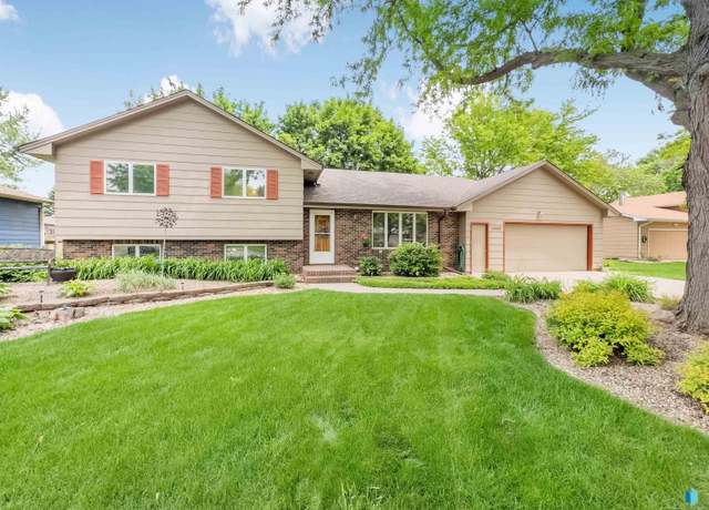 Property at 4400 S Fireside Ave, Sioux Falls, SD 57103, 4 beds, 3 baths