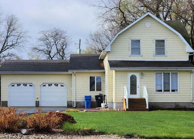Property at 421 E Vermont Ave, Salem, SD 57058, 4 beds, 2 baths