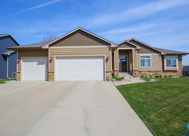 Property at 7212 E Archstone St, Sioux Falls, SD 57110, 5 beds, 3 baths