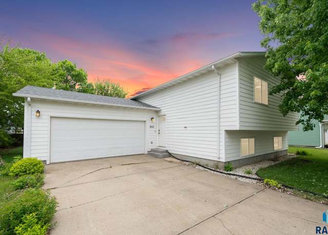 Property at 800 N Poplar Ave, Tea, SD 57064, 4 beds, 2 baths