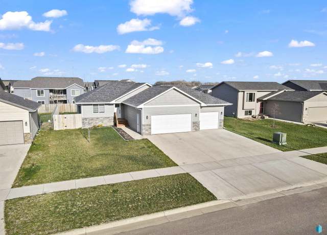 Property at 4016 S Sparta Ave, Sioux Falls, SD 57110, 4 beds, 3 baths