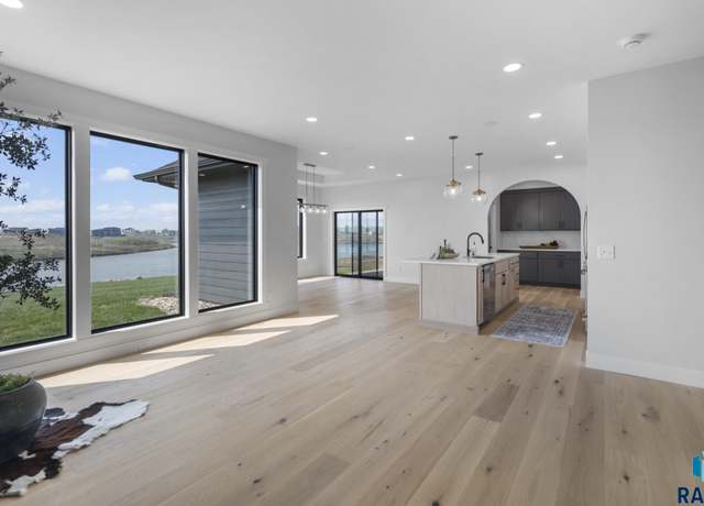 Property at 1125 E Thompson Pl, Tea, SD 57064, 4 beds, 2.5 baths