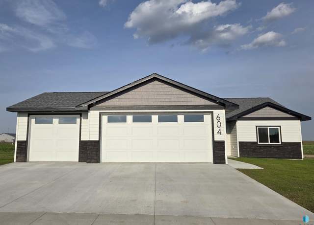 Property at 604 Wildwood Ave, Colman, SD 57017, 3 beds, 2 baths