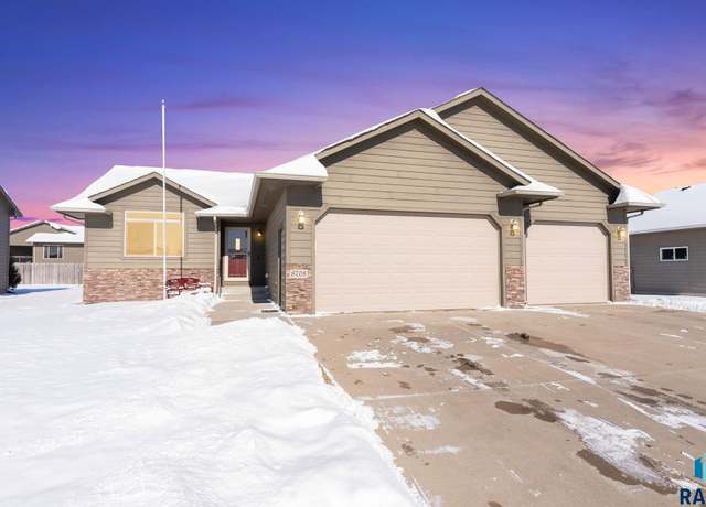 Property at 8708 W Stoney Creek St, Sioux Falls, SD 57106, 4 beds, 3 baths