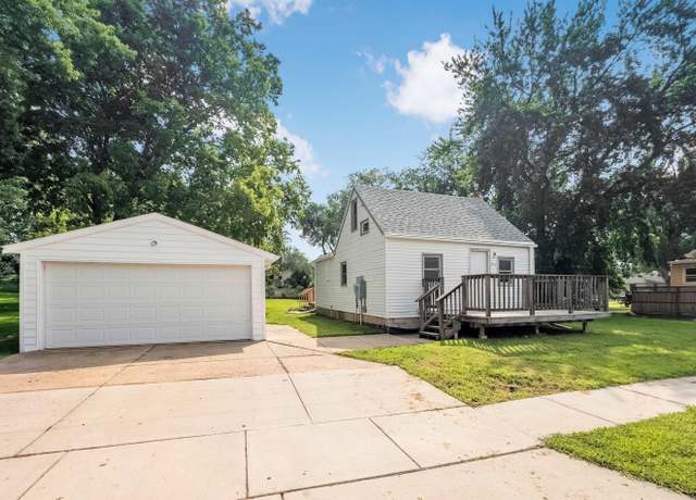 Property at 312 S 1st Ave, Brandon, SD 57005, 2 beds, 2 baths