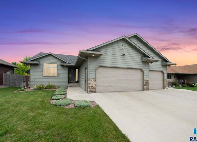 Property at 2809 S Lucerne Ave, Sioux Falls, SD 57106, 4 beds, 3 baths