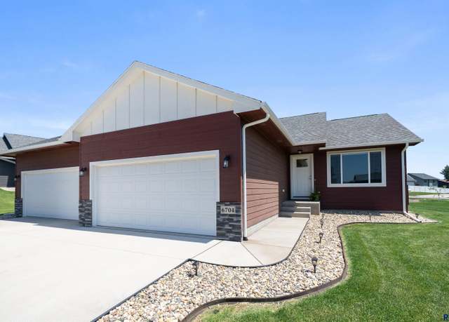 Property at 6704 W Viola Ct, Sioux Falls, SD 57107, 4 beds, 3 baths