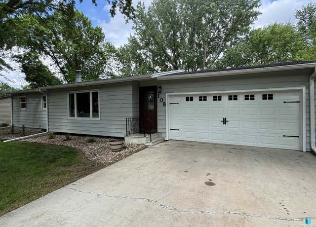 Property at 108 S Needles Dr, Brandon, SD 57005, 5 beds, 2 baths