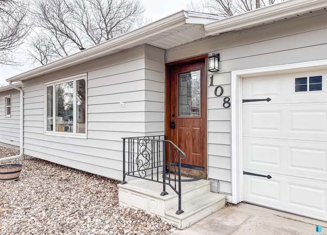 Property at 108 S Needles Dr, Brandon, SD 57005, 5 beds, 2 baths