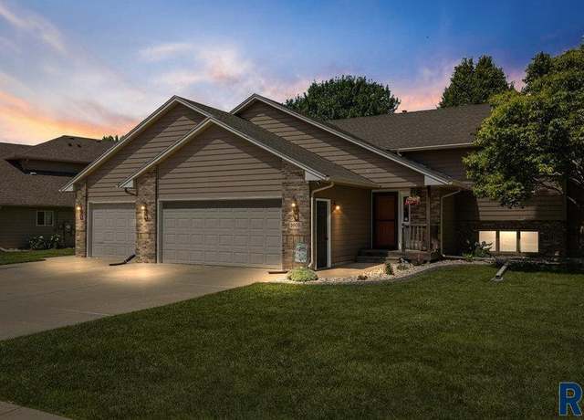 Property at 1605 S Aberdeen Ave, Sioux Falls, SD 57106, 4 beds, 3 baths