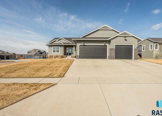Property at 609 S Douglas Fir Ave, Sioux Falls, SD 57110, 5 beds, 3 baths