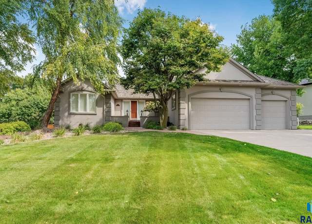 Property at 18 S Elkjer Cir, Sioux Falls, SD 57103, 5 beds, 3.5 baths