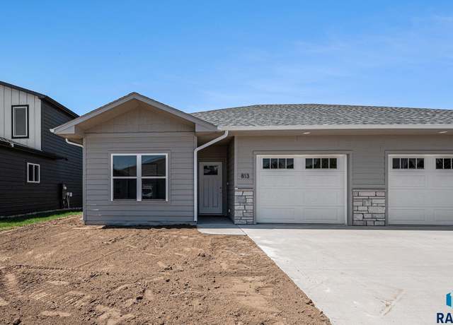 Property at 813 N Marquette Pl, Sioux Falls, SD 57110, 2 beds, 1 bath