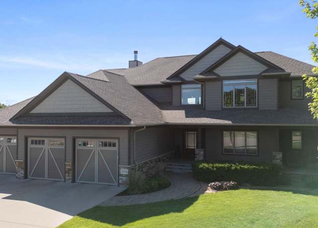 Property at 9005 E Torrey Pine Cir, Sioux Falls, SD 57110, 5 beds, 3.5 baths
