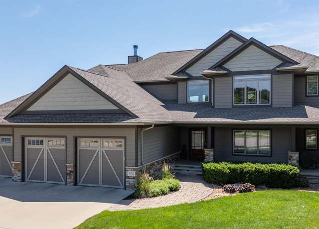 Property at 9005 E Torrey Pine Cir, Sioux Falls, SD 57110, 5 beds, 3.5 baths