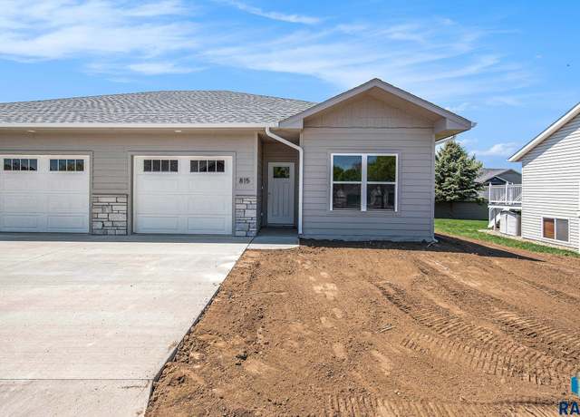 Property at 815 N Marquette Pl, Sioux Falls, SD 57110, 2 beds, 1 bath