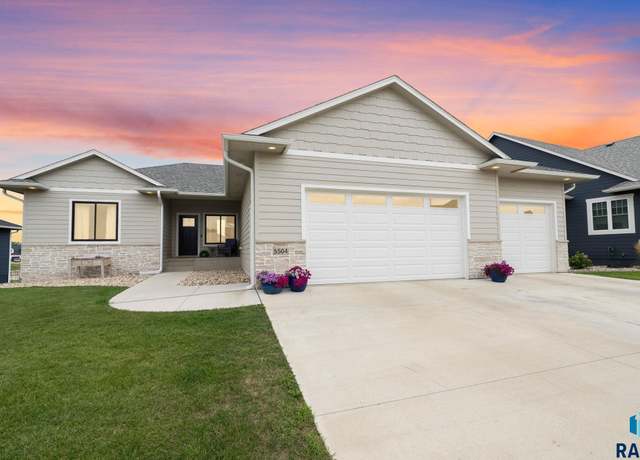 Property at 5504 E Daybreak Cir, Sioux Falls, SD 57110-6902, 5 beds, 3 baths