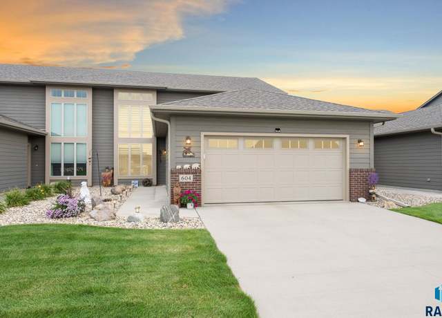 Property at 604 S Mary Gene Ave, Sioux Falls, SD 57106, 3 beds, 2.5 baths